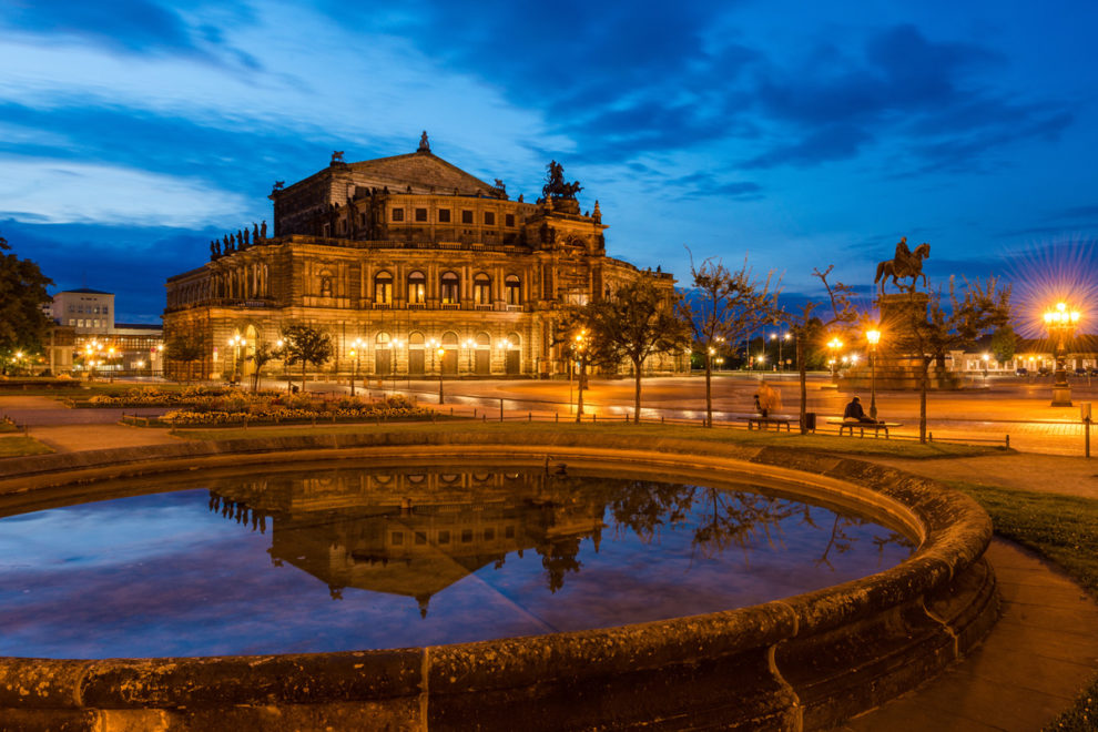 Dresden: Semperoper bei Nacht
